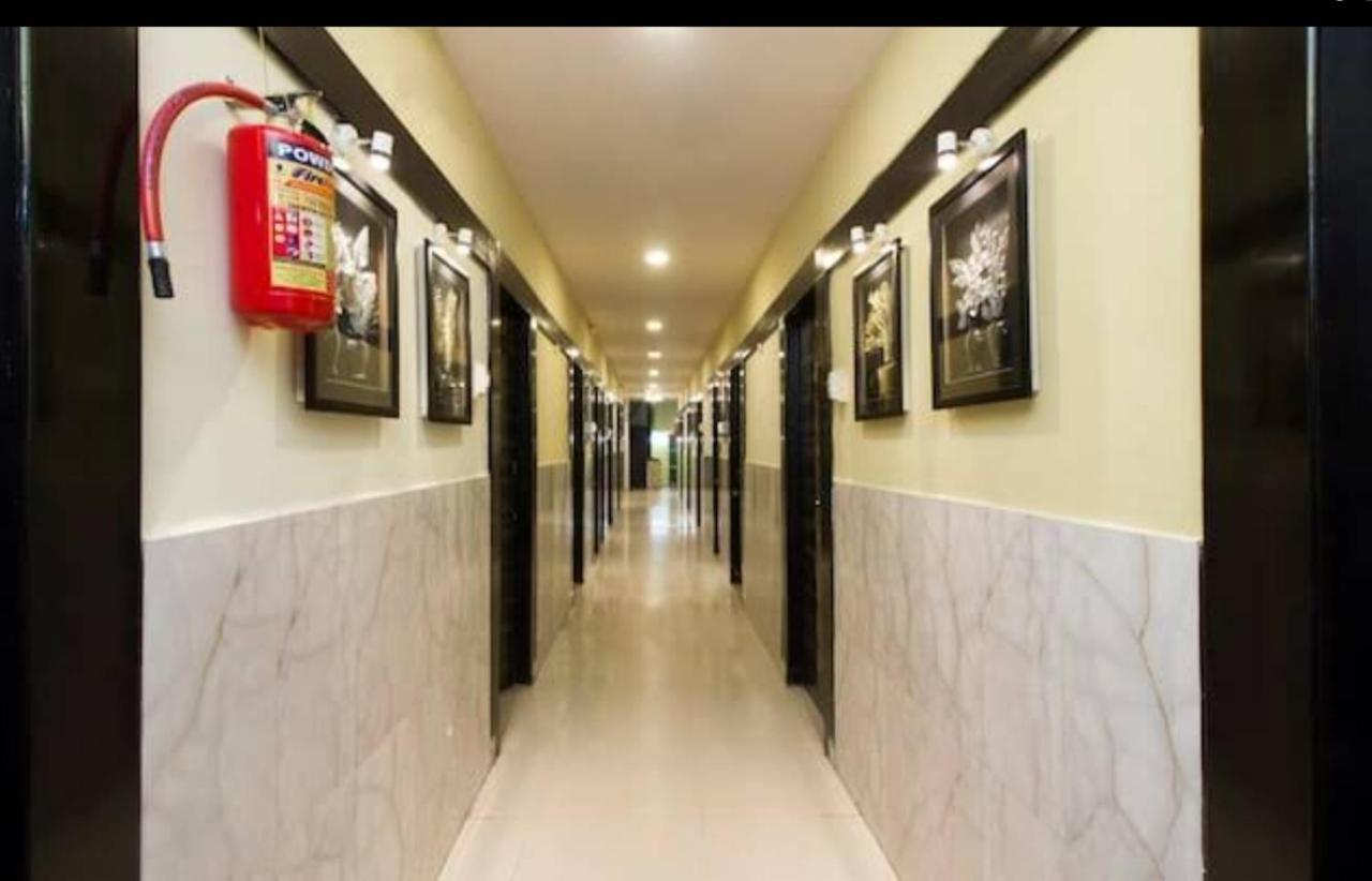 Hotel Swaraj Logde Панвел Екстер'єр фото